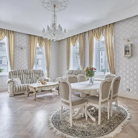 דירה Luxury Nostalgia קרלובי וארי
