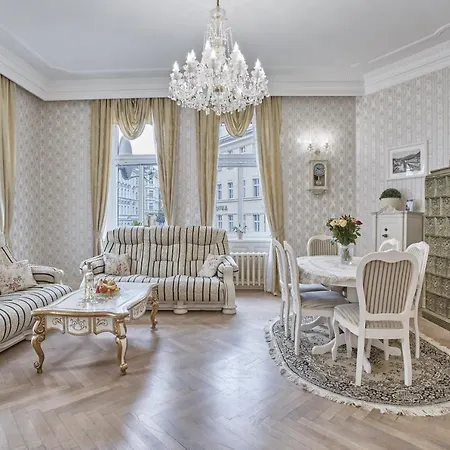 Luxury Nostalgia Apartment