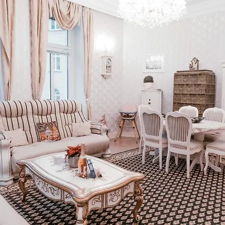 Luxury Nostalgia Apartment *