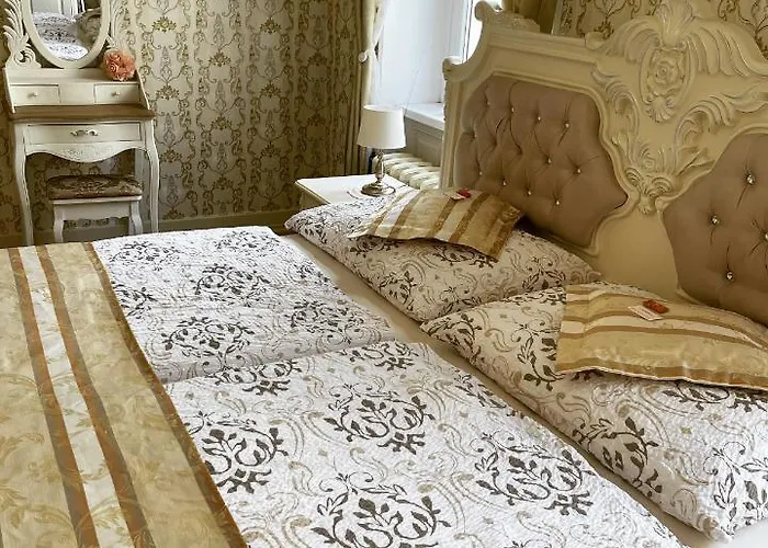 Luxury Nostalgia * Κάρλοβι Βάρι